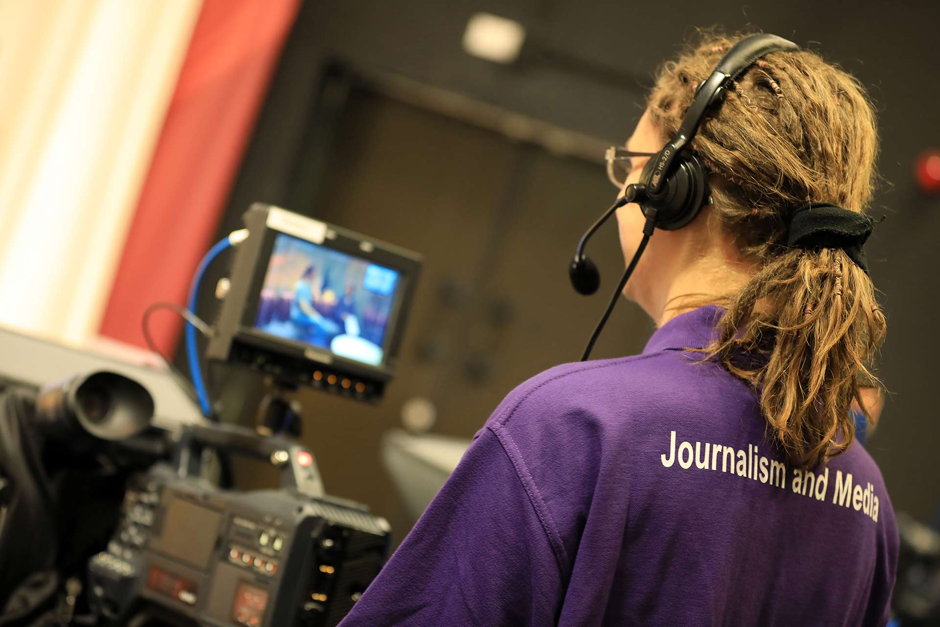 jm student with camera