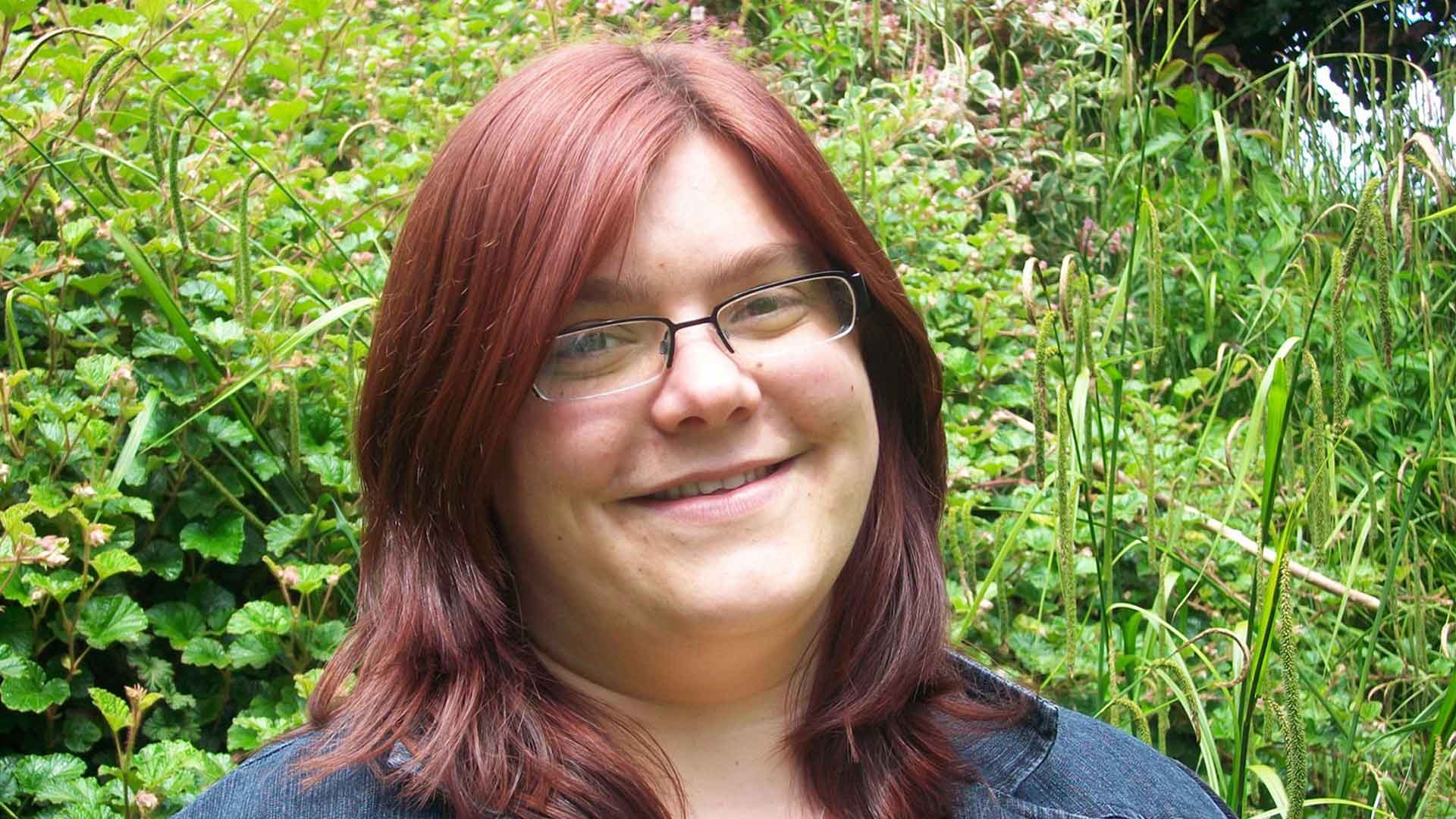 Head shot of Dr Carla Reeves